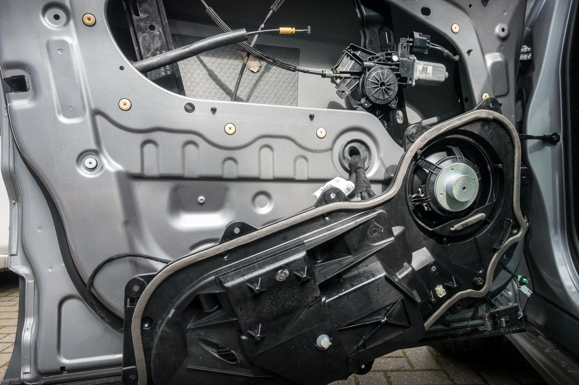 مراحل تعمیر درب خودرو