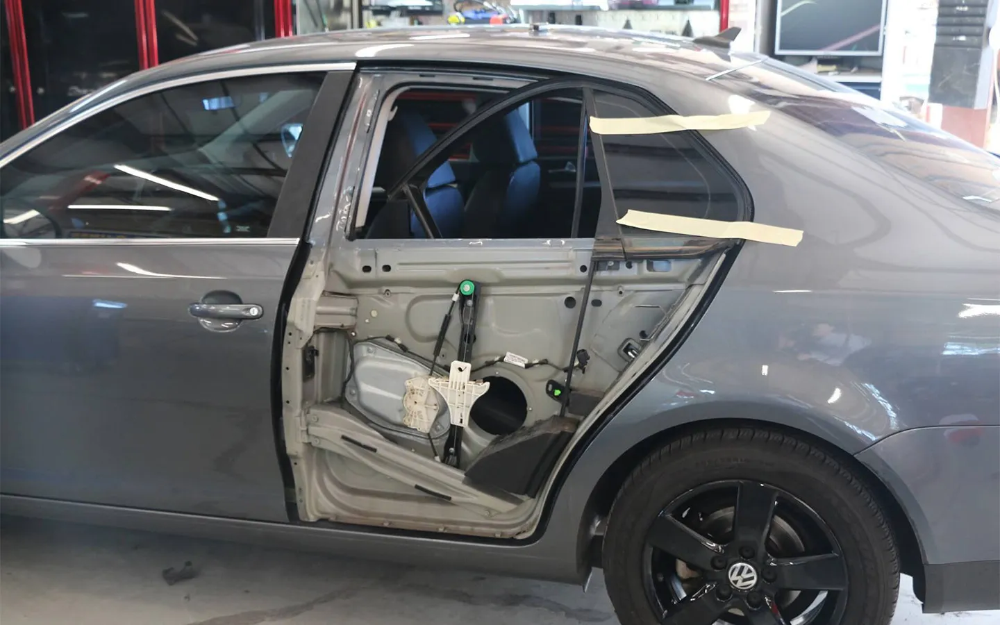 مراحل و نکات کاربردی تعمیر درب خودرو