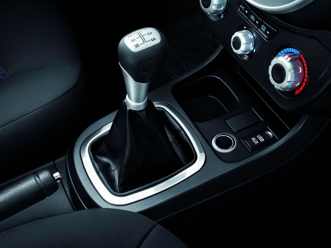 دلایل لرزش دسته‌دنده در سرعت بالا