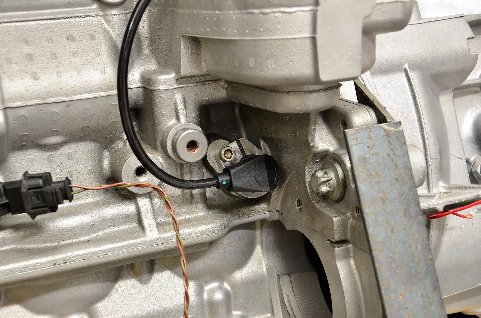 آموزش تعویض سنسور دور موتور